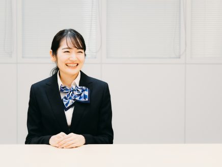 カーディーラーでのフロント事務写真